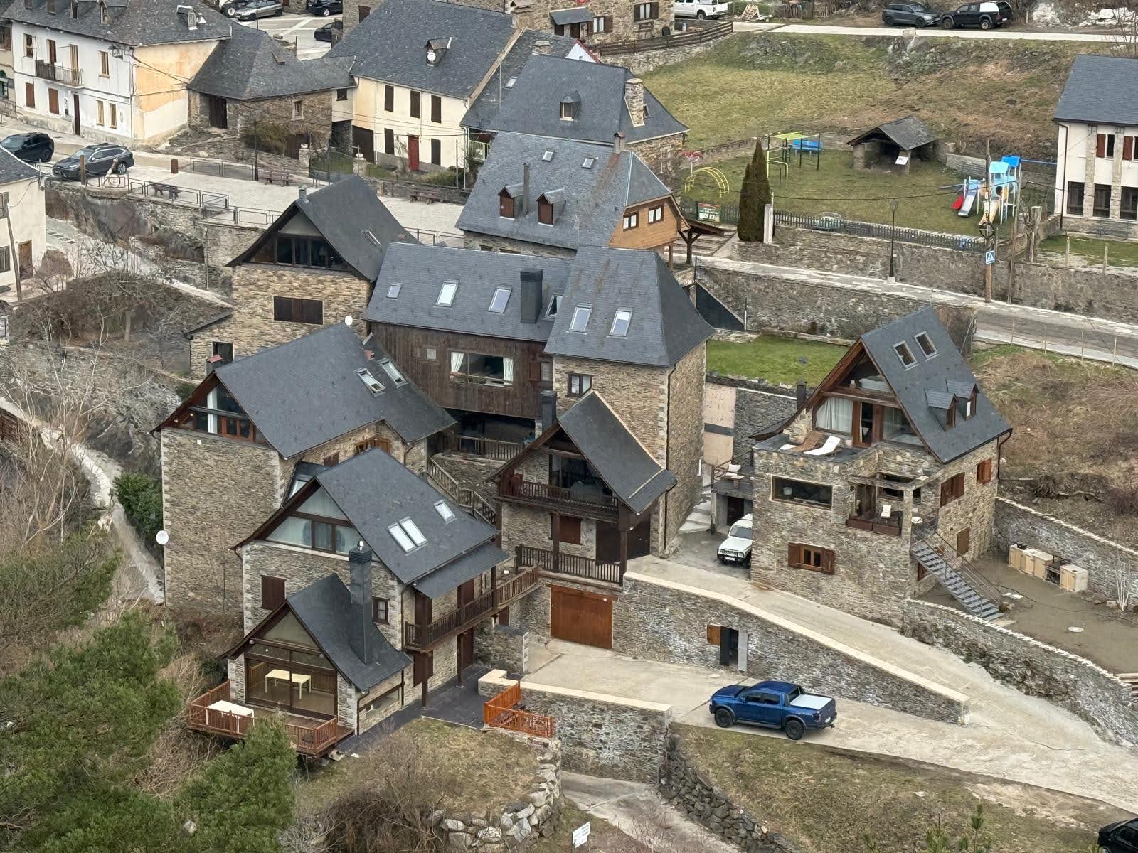 Village de Vilamos dans le Val d'Aran avec maisons de pierre